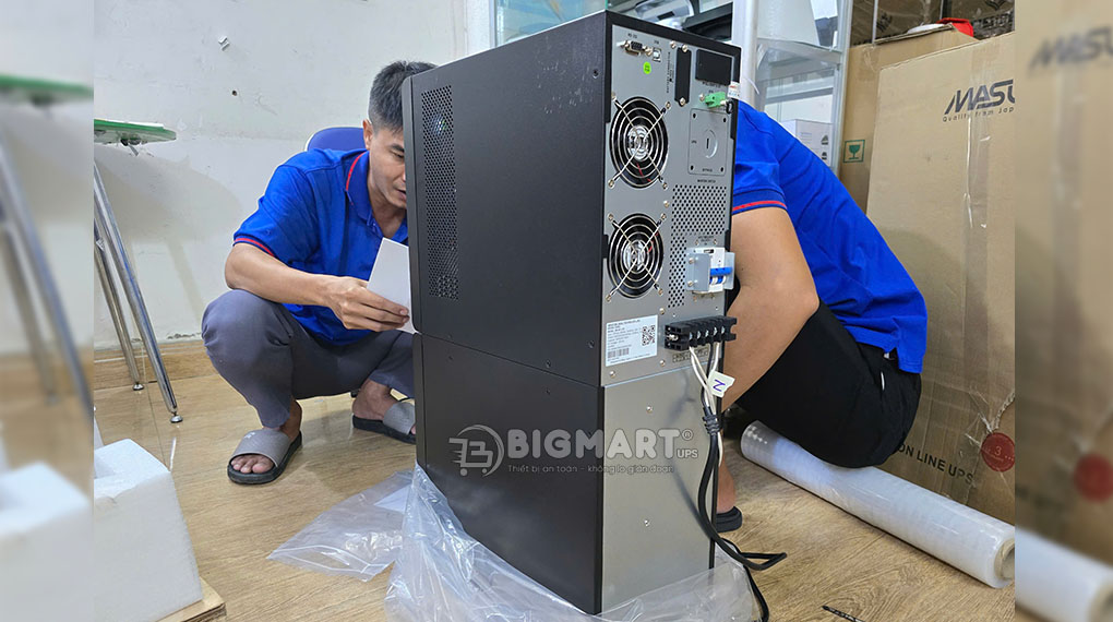 Mặt sau của bộ lưu điện MASU MS-10K LCD