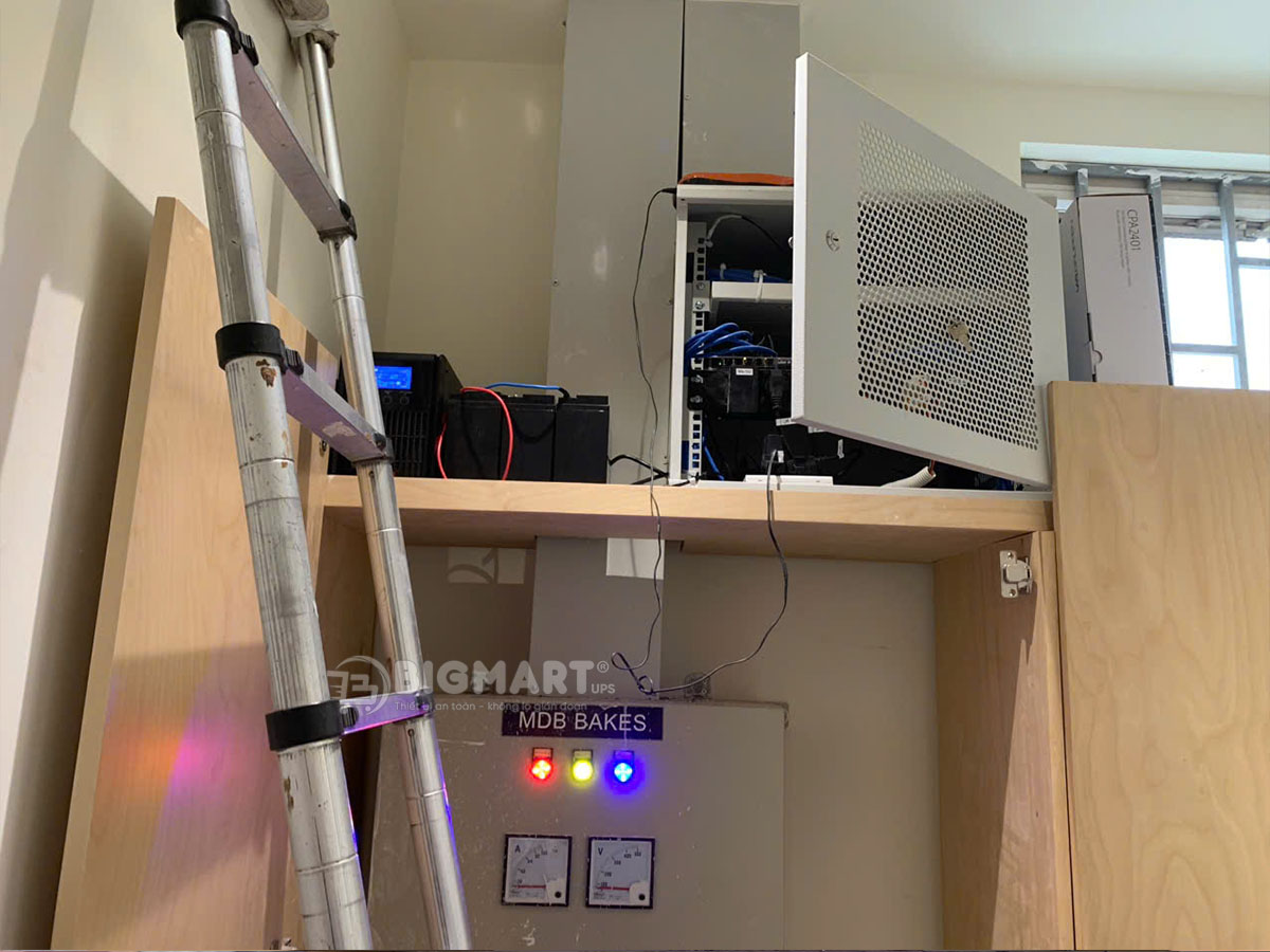 Lắp đặt bộ lưu điện 3kVA, ắc quy 30Ah cho trung tâm Xét nghiệm tại TpHCM